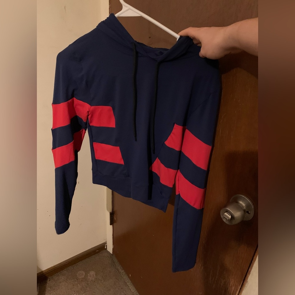 aq sport long sleeve cropped hooded top